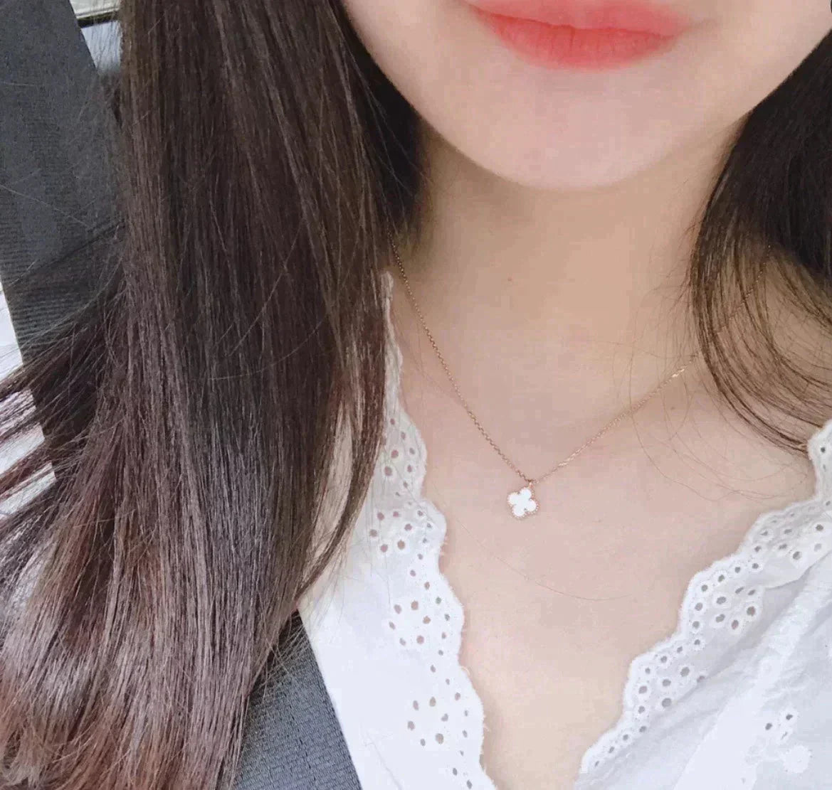 VCA CLOVER MINI 9.5MM WHITE MOTHER-OF-PEARL NECKLACE