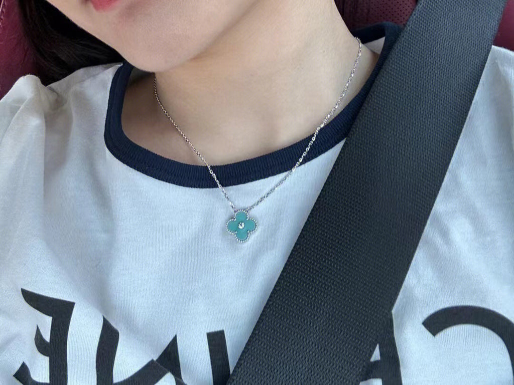 VCA CLOVER 1 DIAMOND LIGHT BLUE SILVER NECKLACE