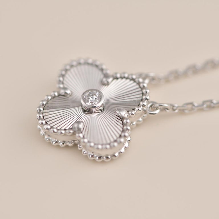 VCA CLOVER 15MM DIAMOND LASER NECKLACE SILVER