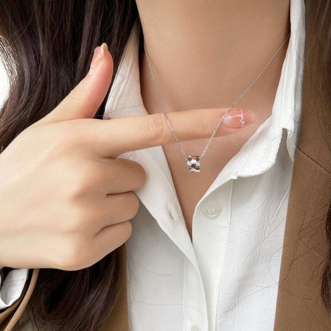 CHAUMET BEE MINI PEDANT DIAMOND NECKLACE